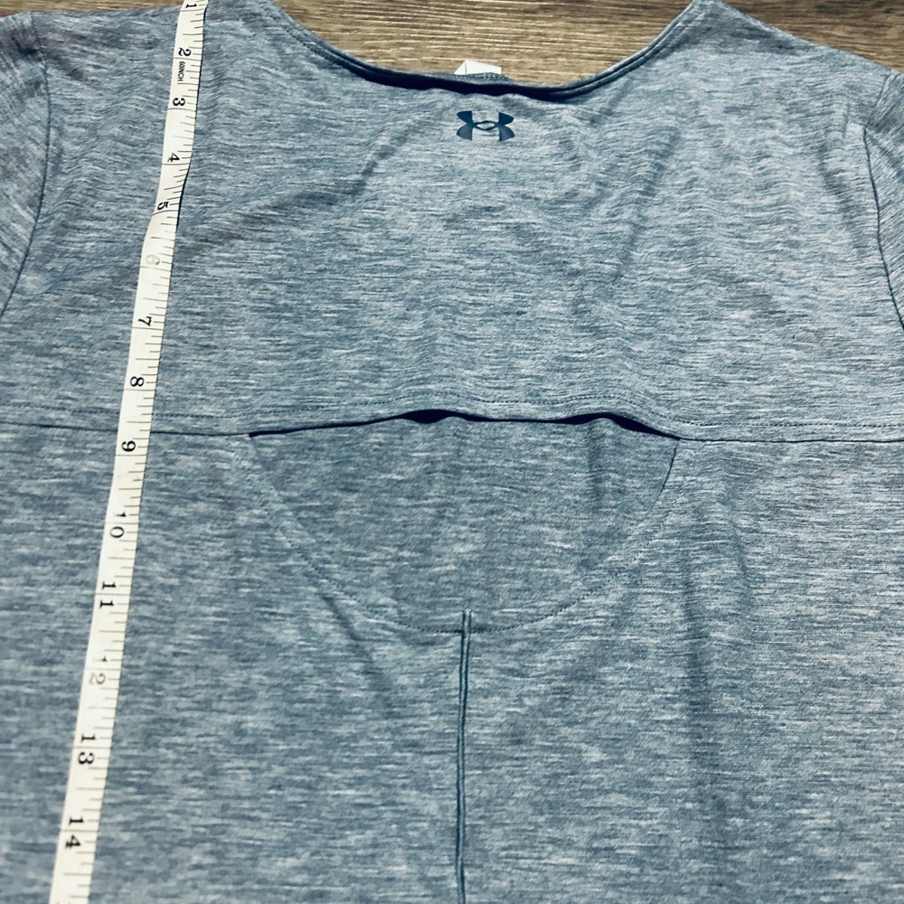 Size Small Women’s Under Armour Long Sleeve - Picture 4 of 4